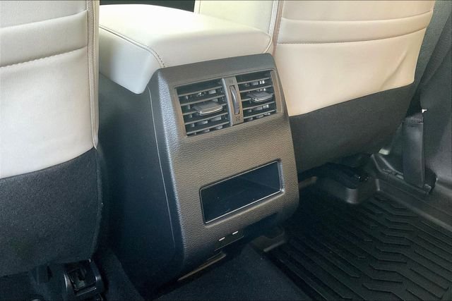 Used 2025  Mitsubishi SE image 12