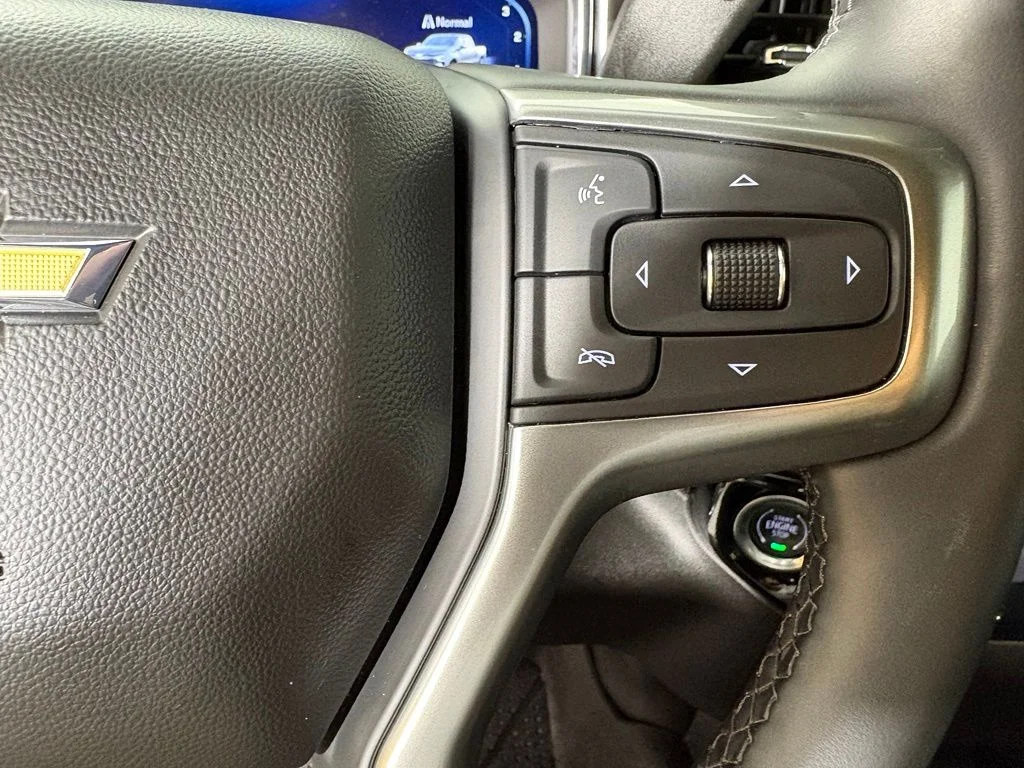 Used 2025 Black Chevrolet LT image 24