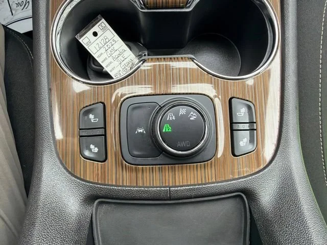 Used 2023 Sterling Metallic GMC SLE image 34