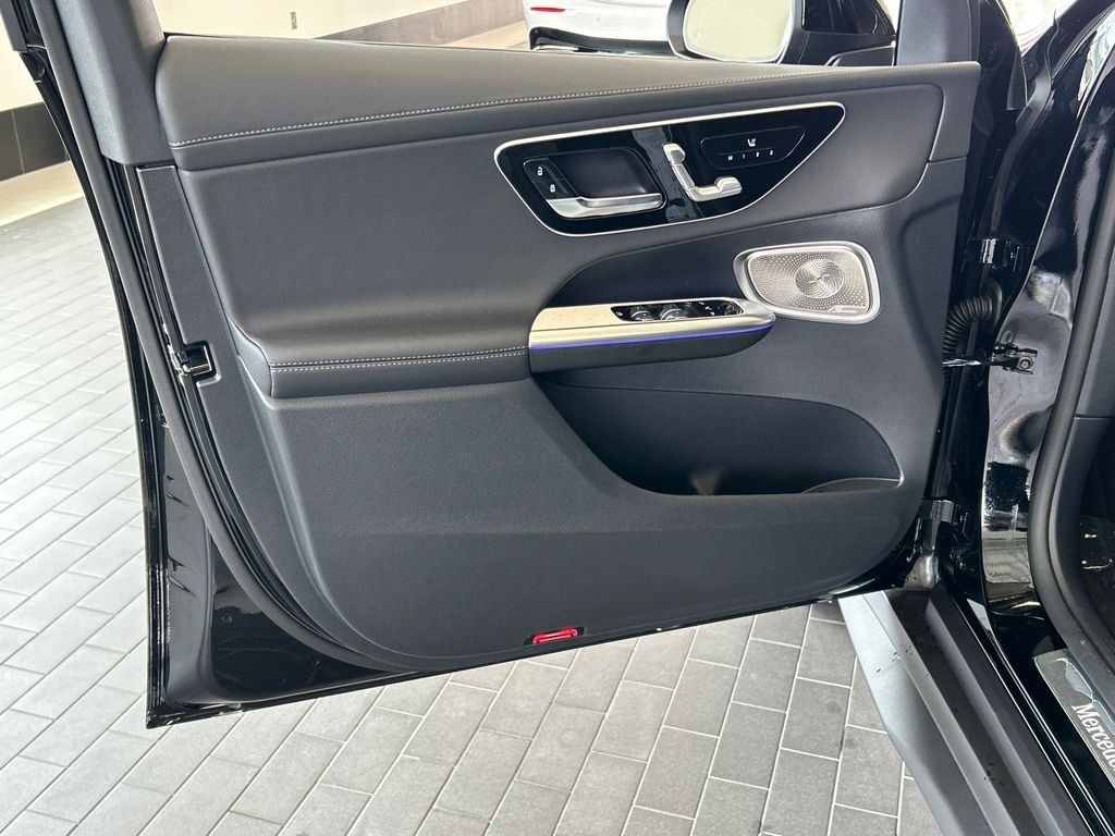 New 2027 Black Mercedes-Benz GLC 300 image 10