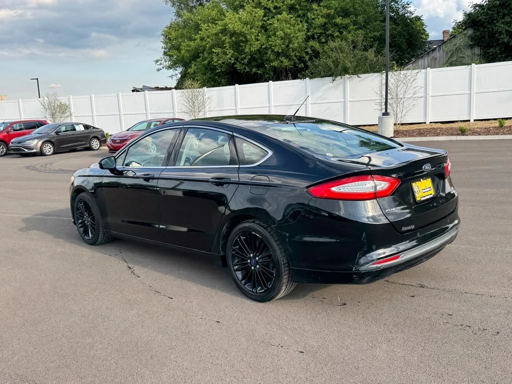 Used 2016 Black Ford SE image 4