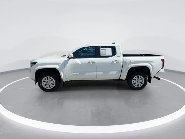 Used 2025 White Toyota SR5 image 5