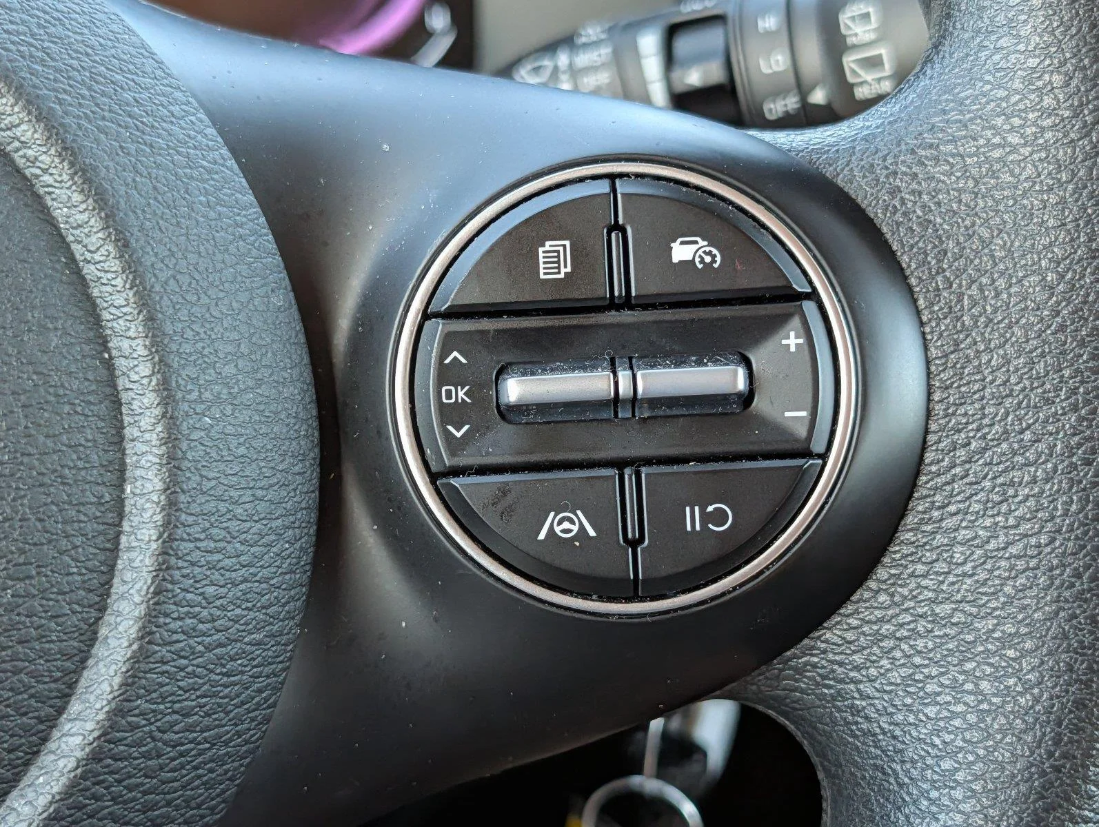 Used 2025 Steel Gray KIA LX FWD image 23