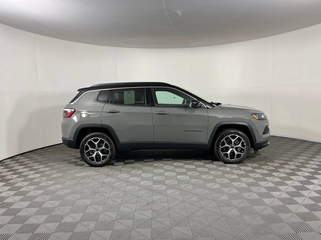 New 2026 Sting-Gray Clear-Coat Exterior Paint Jeep Limited image 8