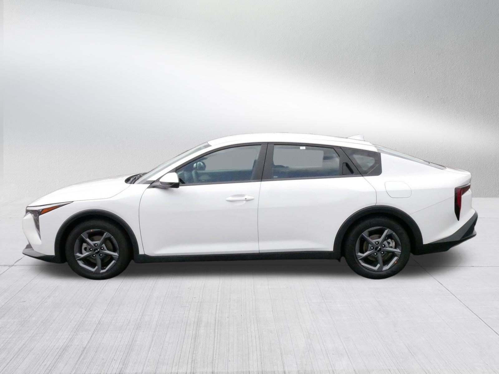 Used 2025 Snow White Pearl Kia LXS image 4