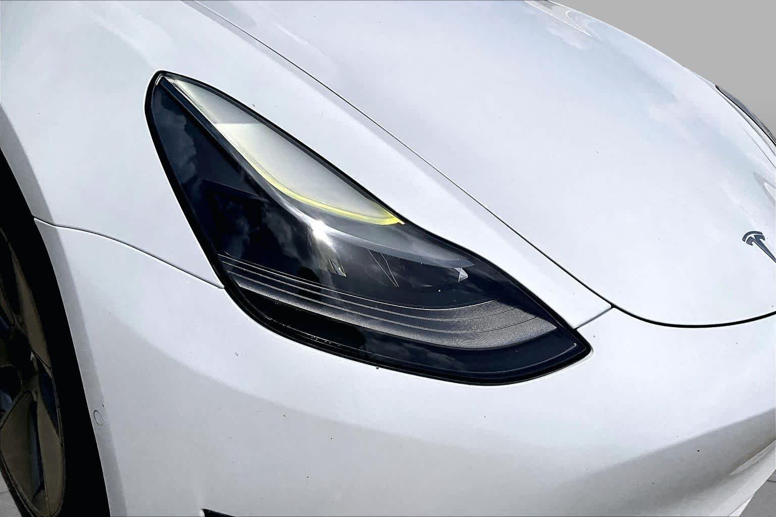 Used 2022 Pearl White Multi-Coat Tesla  image 25