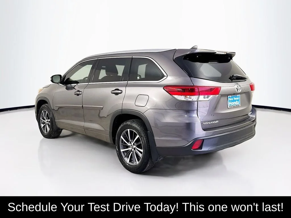 Used 2018 Predawn Gray Mica Toyota XLE image 5