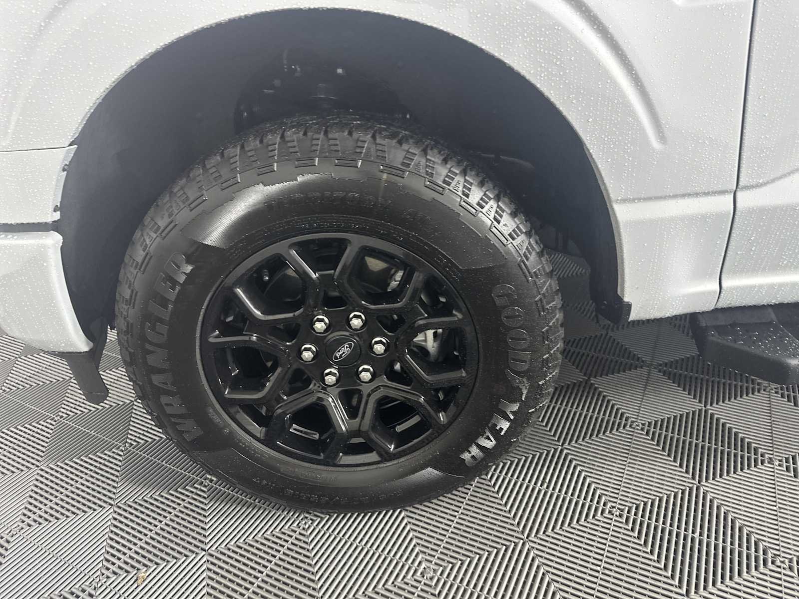 2025 Ford F-150 XLT - Photo 10