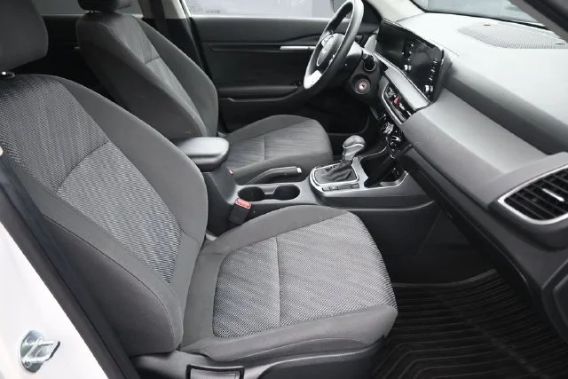 Used 2024 White Kia LX image 21