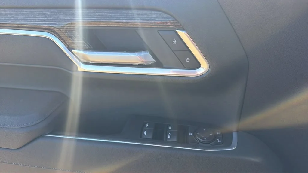 New 2026 Sterling Metallic GMC Elevation image 18