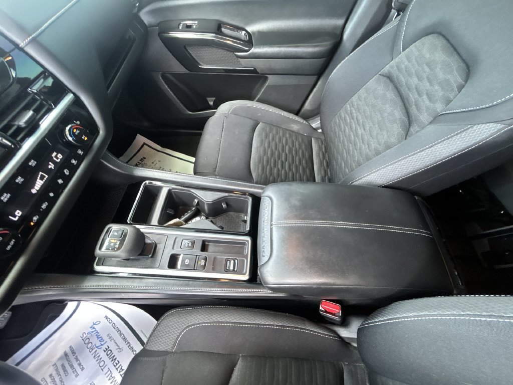 Used 2022 Red Nissan SV image 26
