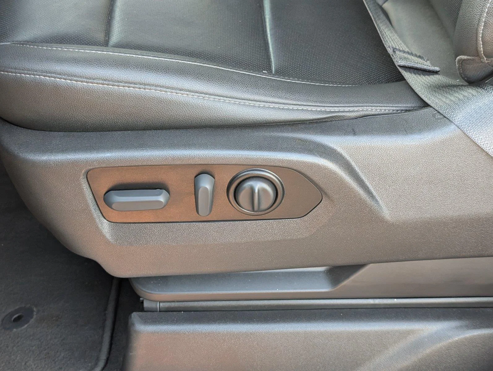 Used 2022 Summit White GMC SLT image 18