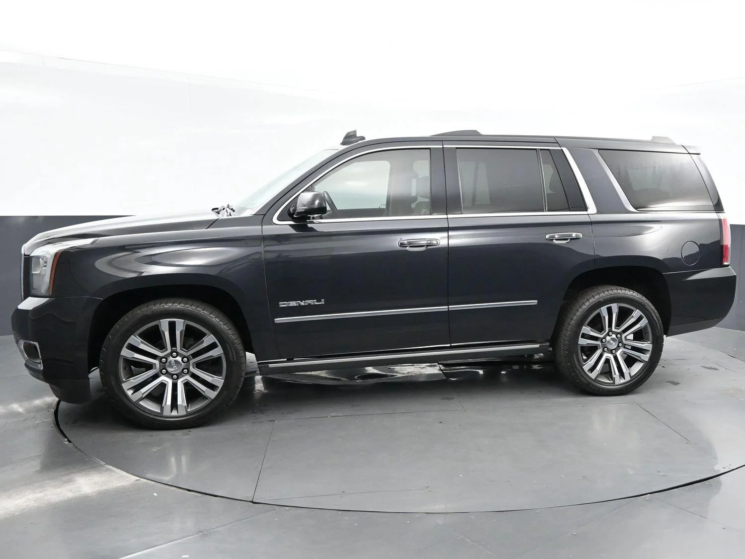 Used 2020 Carbon Black Metallic GMC Denali image 4