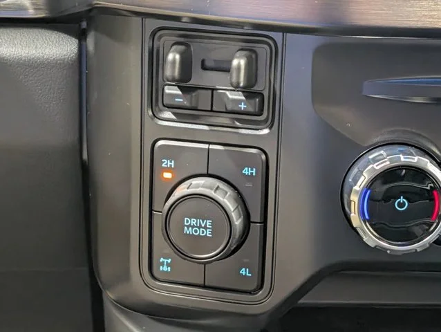 New 2026 Agate Black Metallic Ford F-250® Lariat® image 42