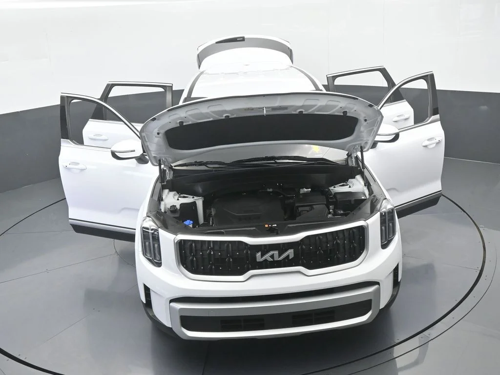 Used 2025 Glacial White Pearl Kia LX image 73