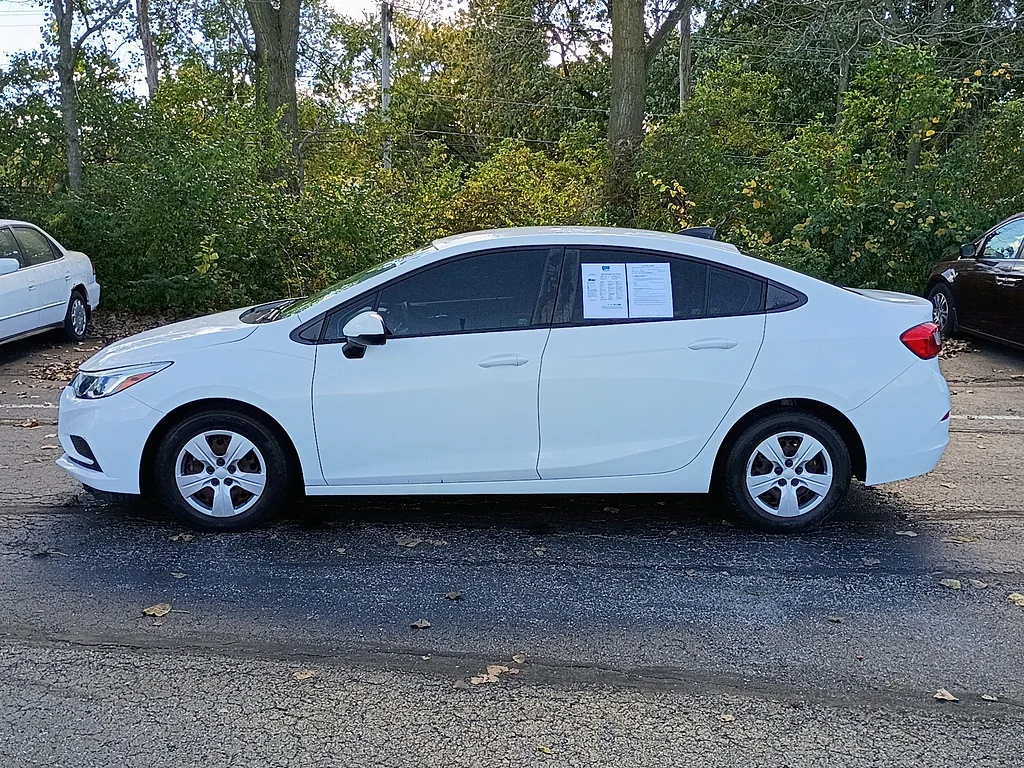 2018 Chevrolet Cruze LS Auto, photo 6 of 12