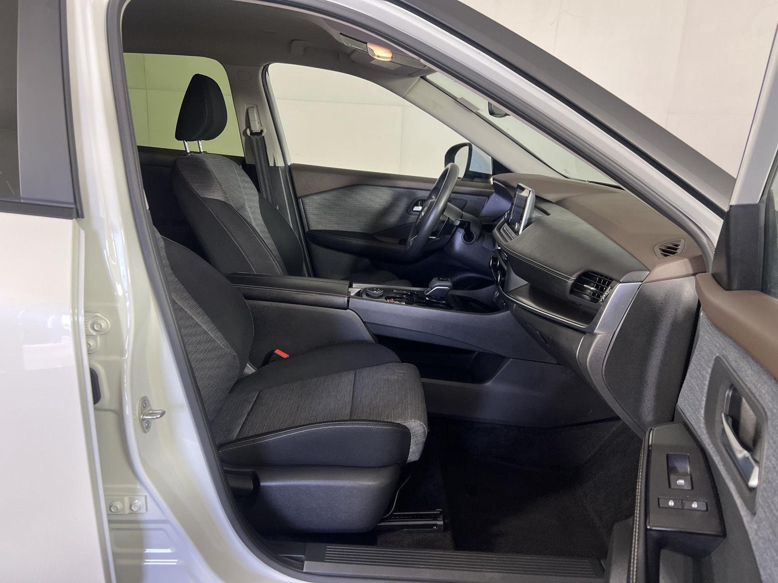 Used 2023 Pearl White Tricoat Nissan SV image 22