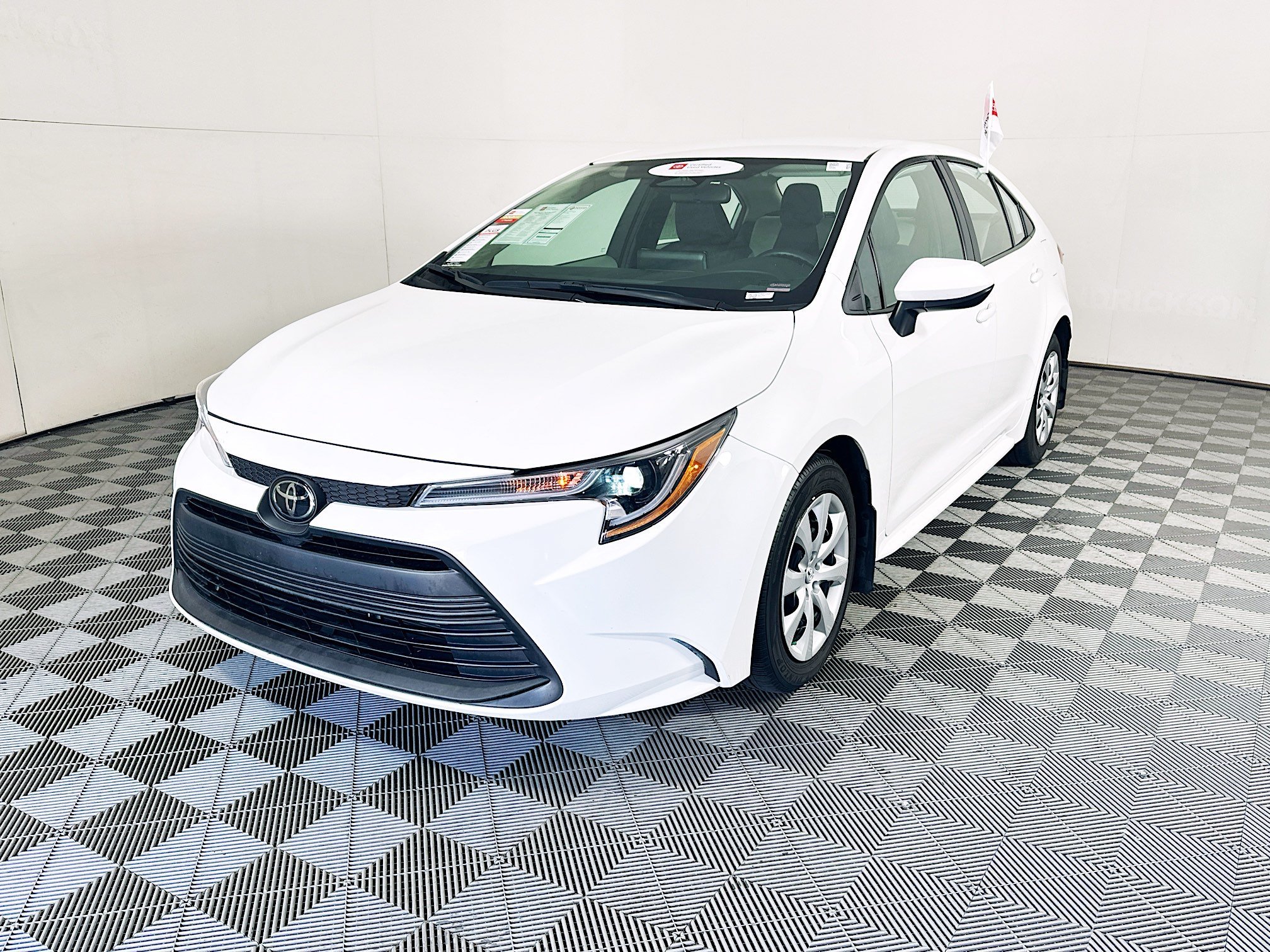Used 2024 Ice Toyota LE image 7