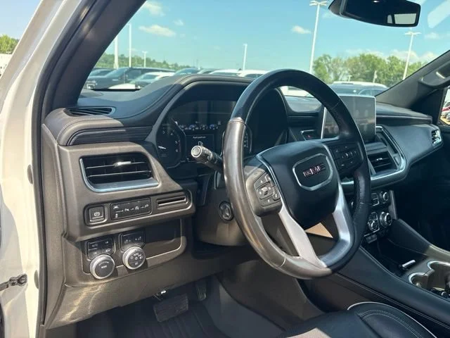 Used 2021 White Frost Tricoat GMC SLT image 14