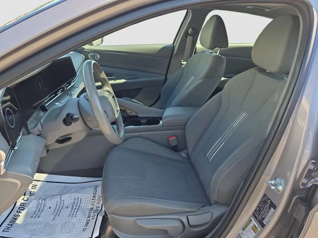 Used 2025  Hyundai SEL Convenience image 9