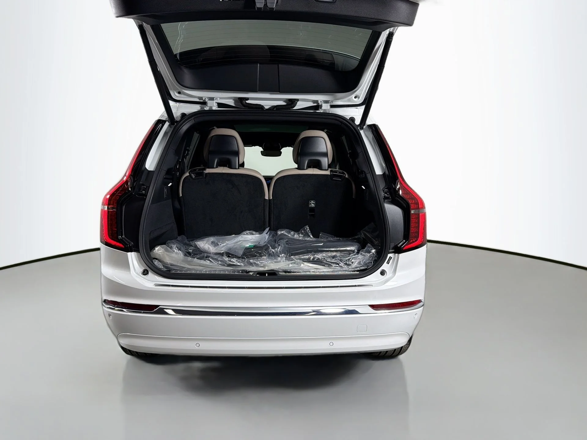 New 2026 Crystal White Volvo Ultra image 25