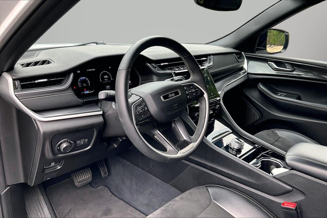 Used 2023 White Jeep Altitude X image 17