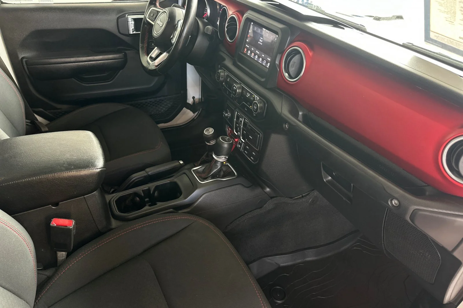 Used 2021 White Jeep Rubicon image 14