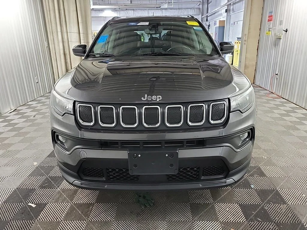 Used 2022 Gray Jeep Latitude image 11