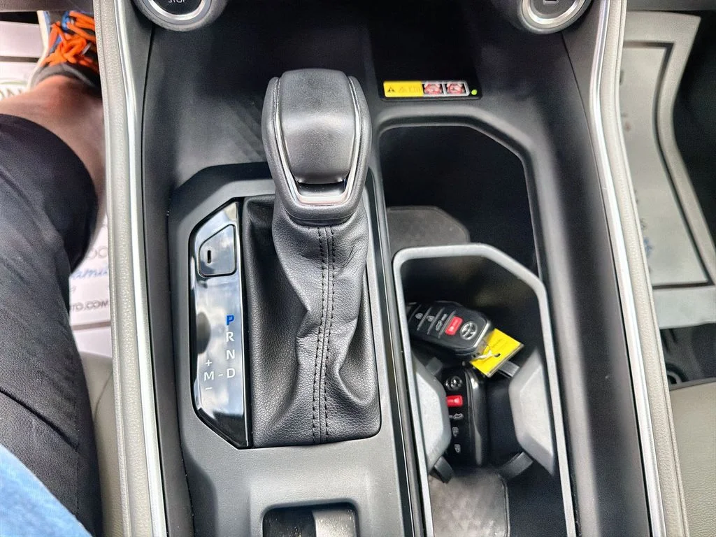 Used 2024  Toyota XLE image 18
