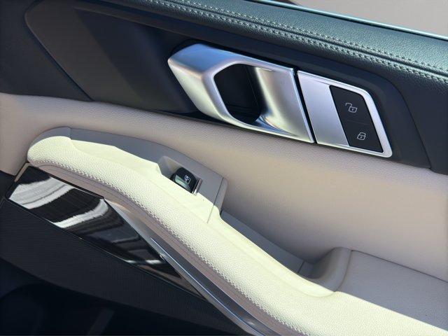 Used 2020 Arctic Gray Metallic BMW xDrive40i image 18