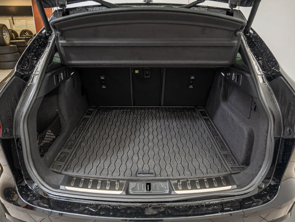 Used 2021 Santorini Black Metallic Jaguar P250 S image 36