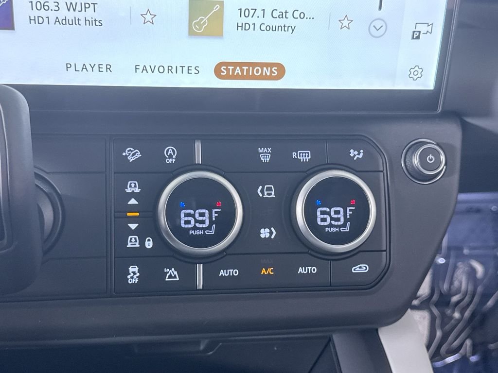 New 2026 Sedona Red Land Rover X-Dynamic SE image 17