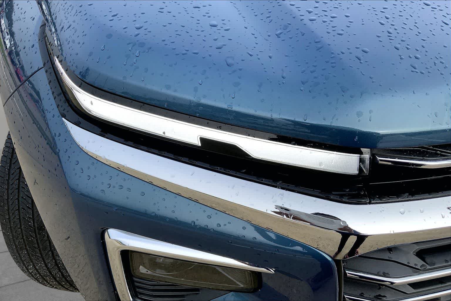 Used 2025 Lakeshore Blue Metallic Chevrolet FWD LT image 26