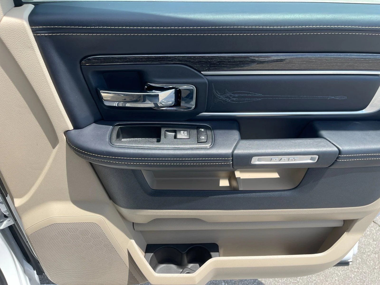 Used 2018 White Ram Laramie Longhorn image 19