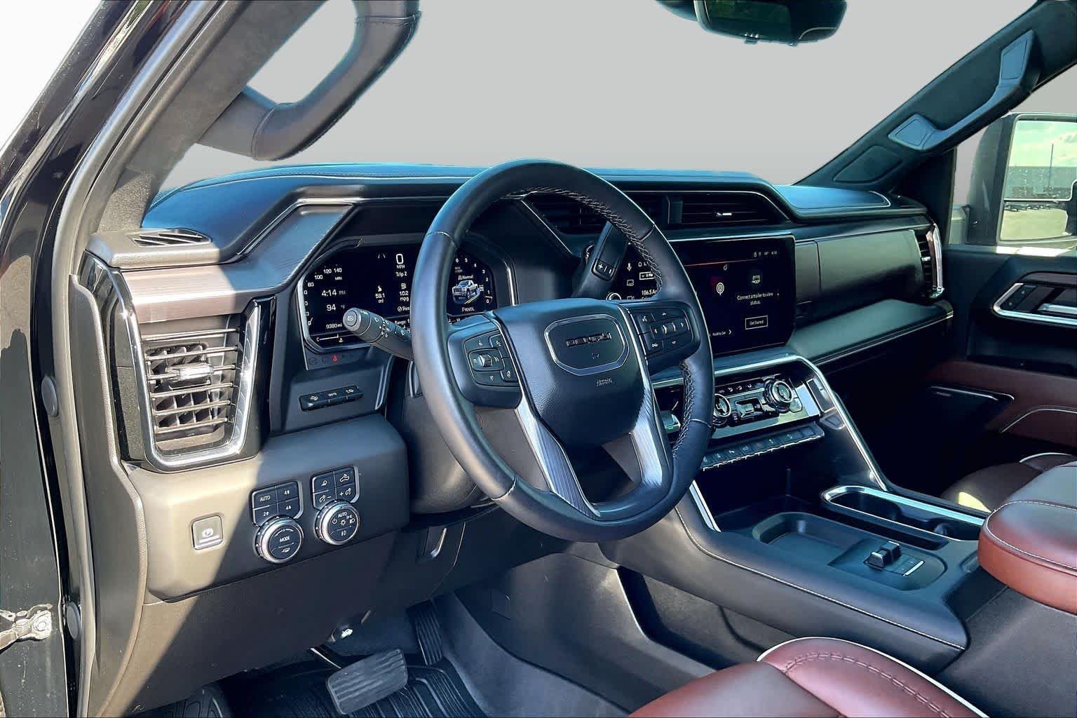 Used 2025 Onyx Black GMC Denali Ultimate image 18