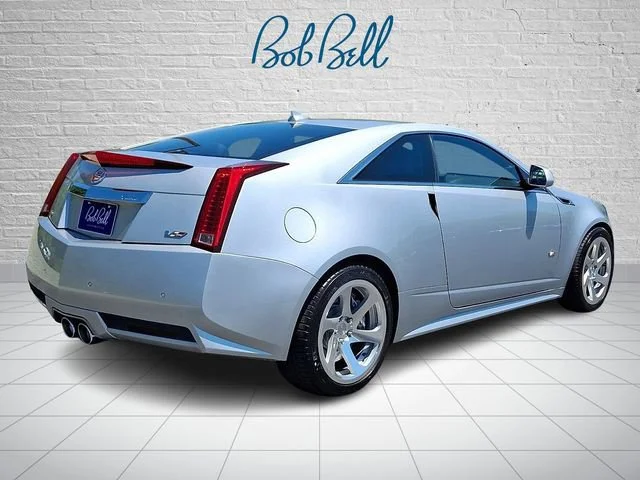 Used 2011 RADIANT SILVER METALLIC Cadillac RWD image 6