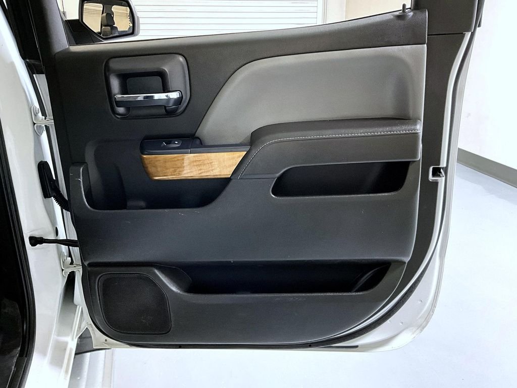 Used 2017 White Chevrolet LTZ image 17