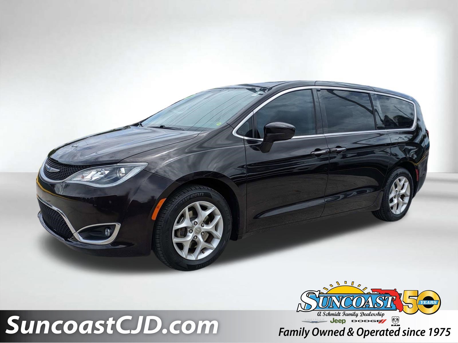 2019 Chrysler Pacifica Touring Plus's photo