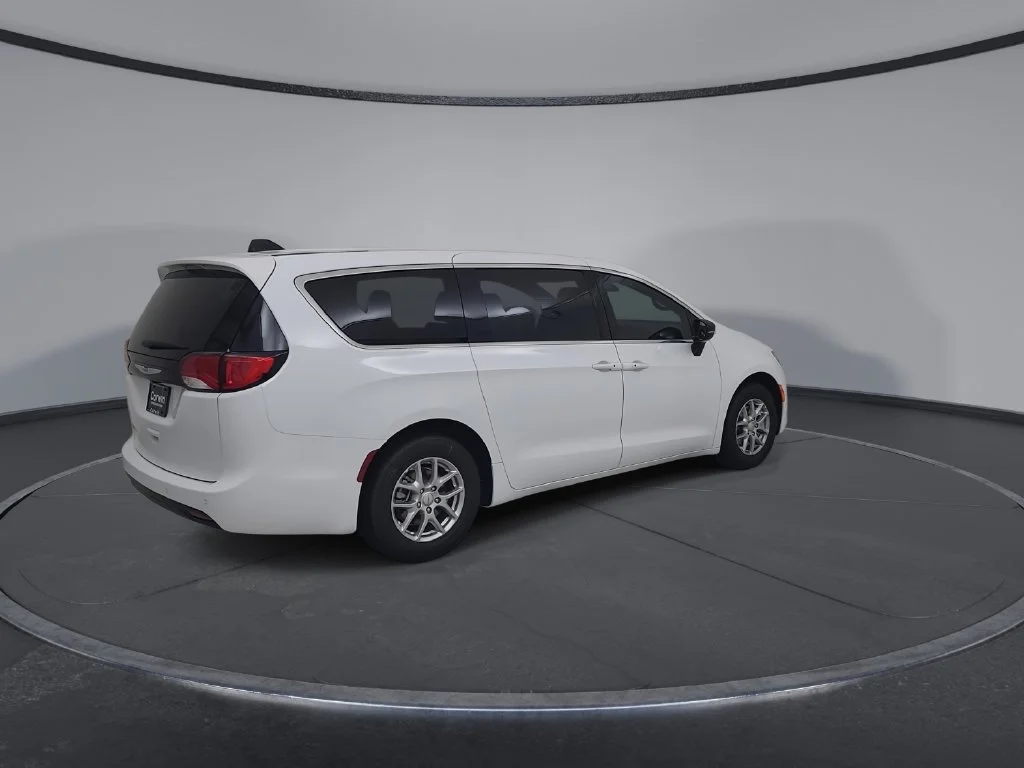 New 2027 Bright White Clear-Coat Paint Chrysler LX image 15