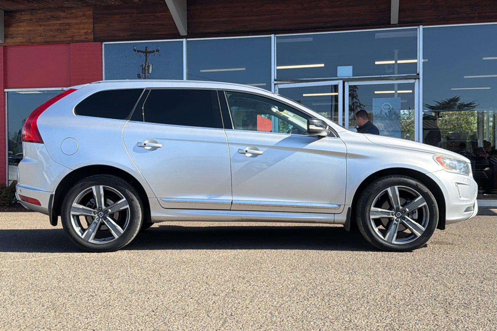Used 2017 Silver Volvo Dynamic image 3