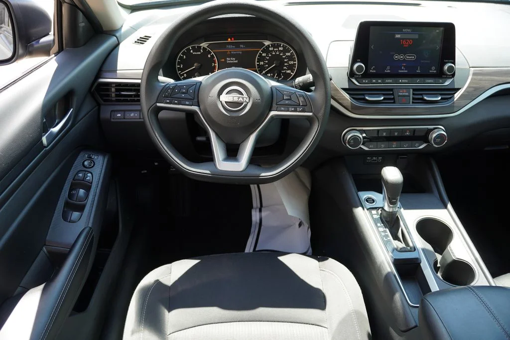 Used 2025 Gun Metallic Nissan 2.5 SV image 19