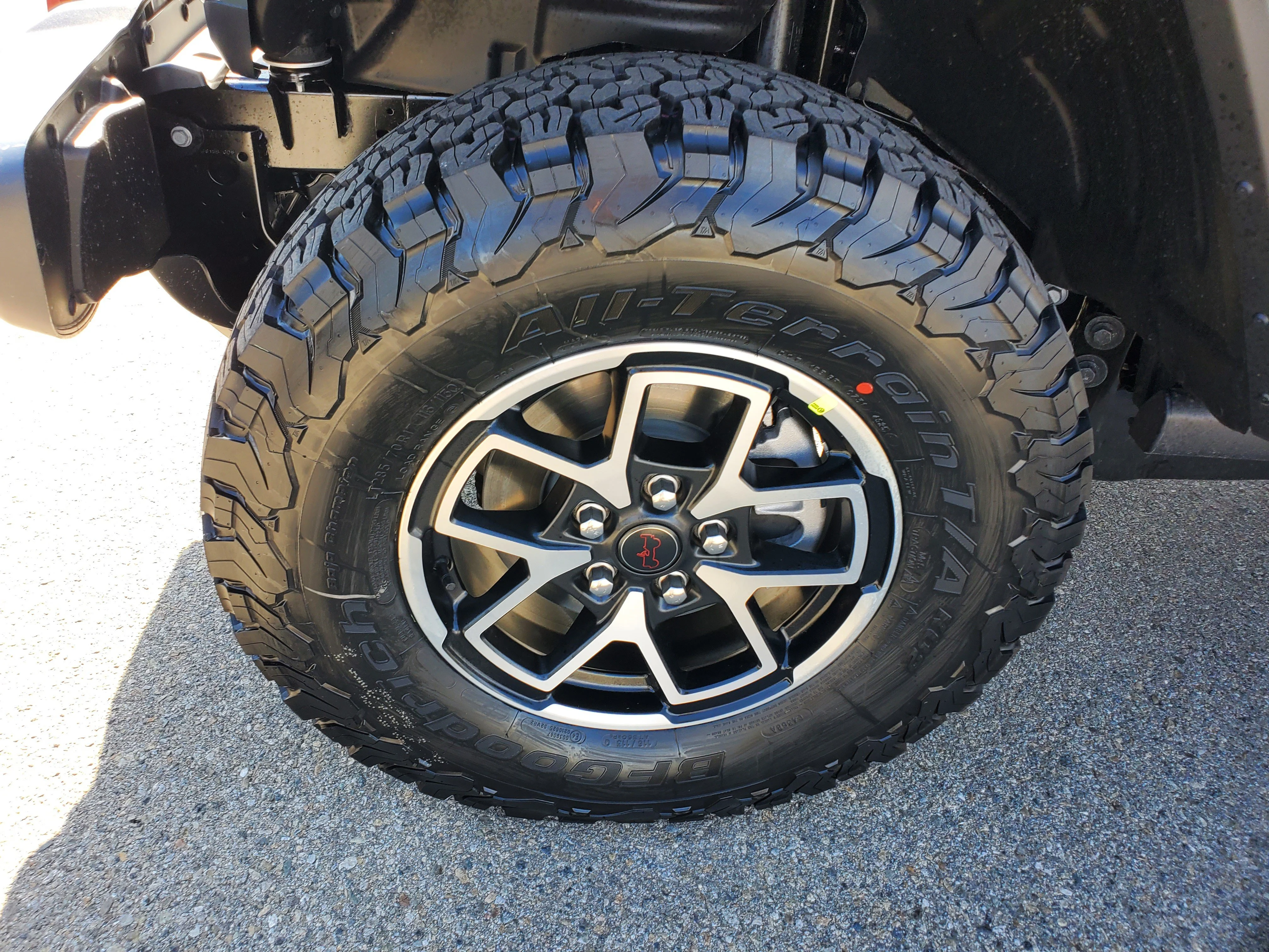 New 2026 Anvil Clear-Coat Exterior Paint Jeep Rubicon image 11