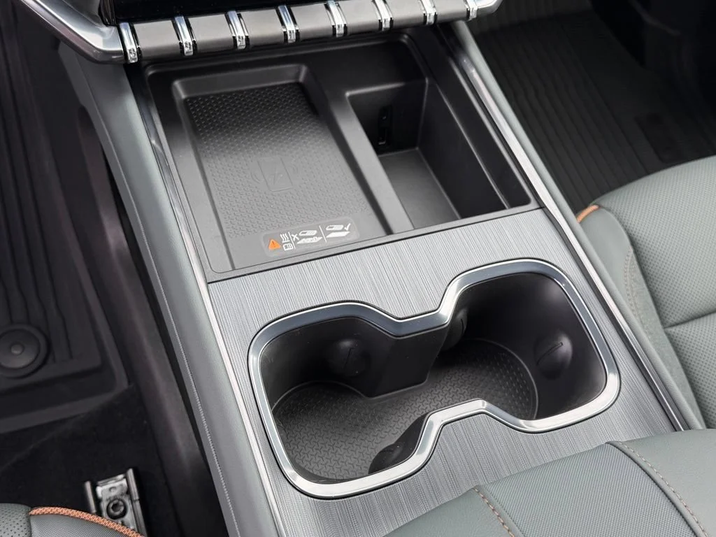 2026 GMC Acadia AT4 - Photo 6
