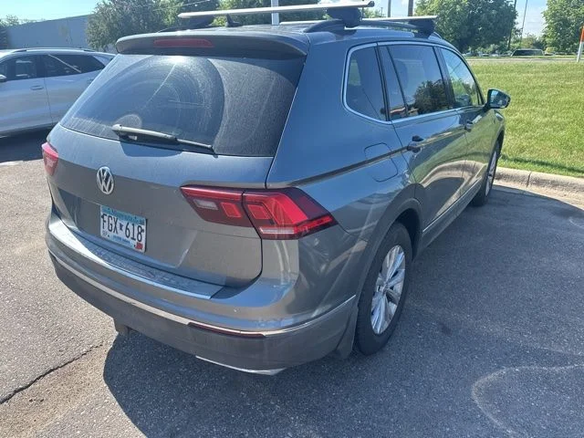 Used 2018 Platinum Gray Metallic Volkswagen 2.0T SE image 3