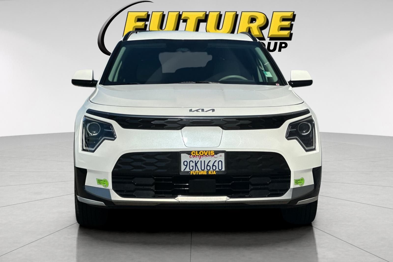 Used 2023 White Kia Wind image 9
