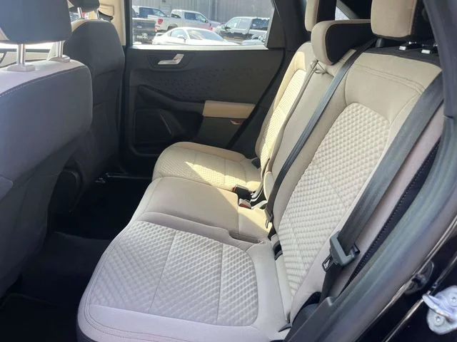 Used 2020 Agate Black Metallic Ford SE image 15