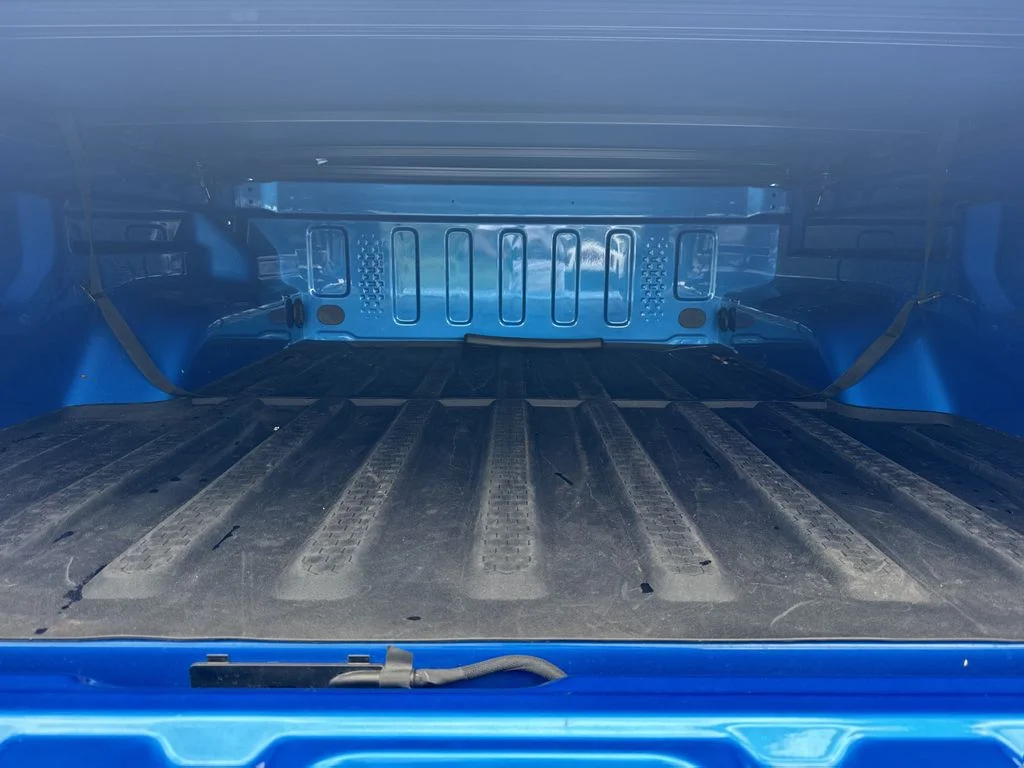 Used 2025 Blue Jeep High Tide image 18