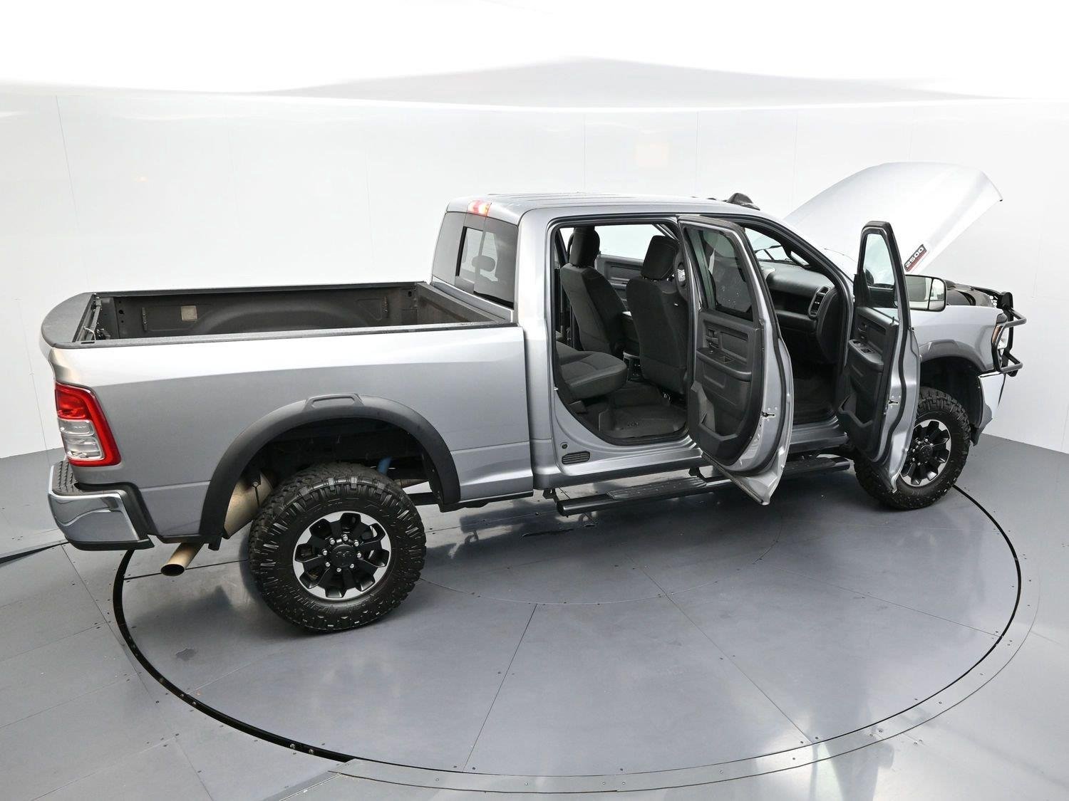 Used 2021 Billet Silver Metallic Clearcoat Ram Tradesman image 38
