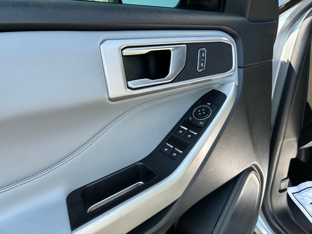 Used 2021 Silver Ford XLT image 10