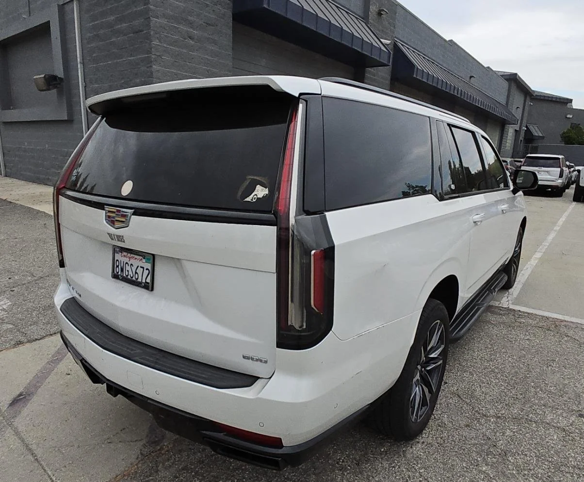 Used 2021 CRYSTAL WHITE TRICOAT Cadillac Sport image 22